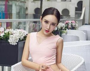 AISS爱丝(黄金版) – 萱萱去健身：一组让你“肌肉”又“萌”的写真图册！