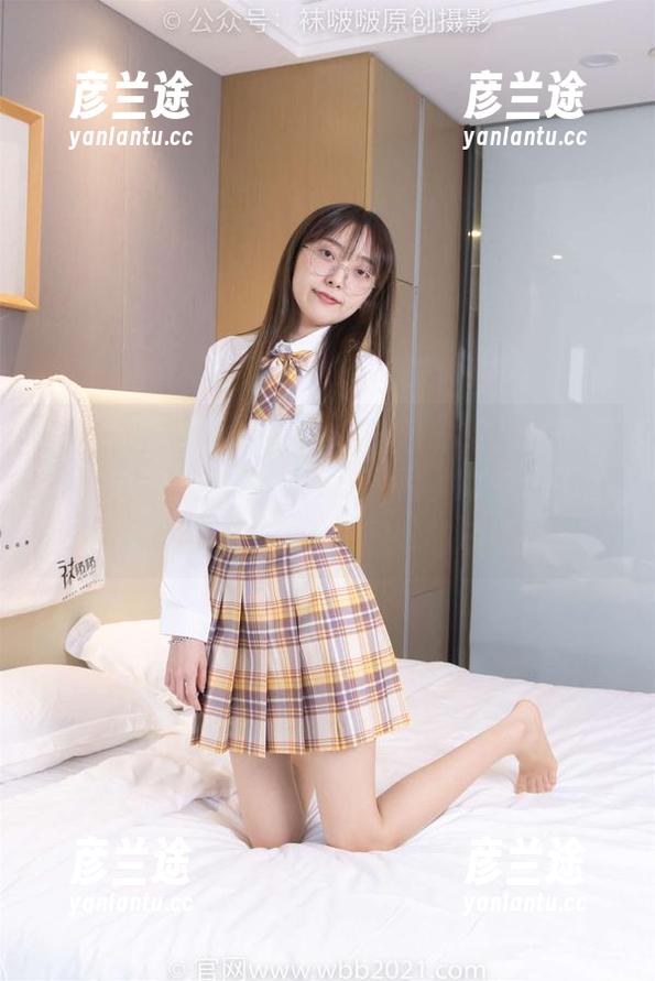BoBoSocks袜啵啵-稚予 BoBoSocks袜啵啵 - 三双皮鞋下的稚予:诱惑的套图等待你的下载,难道你不想和我一起揣测那些微妙的情感?