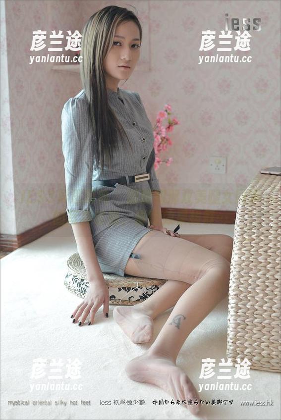 IESS异思趣向 - 姗姗和那双美腿女同事的写真套图，催眠效果拔群…