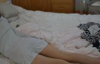 IESS异思趣向 – 梦梦的阳光写真：邻家女孩与黑丝高跟的完美秘图！
