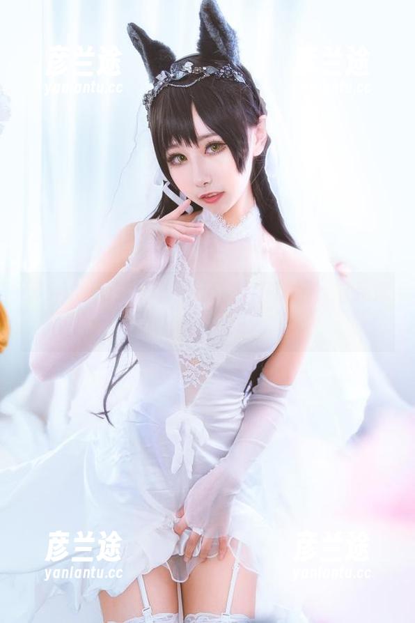 Momoko葵葵 Momoko葵葵制服cos最新作品,满足你的所有幻想?