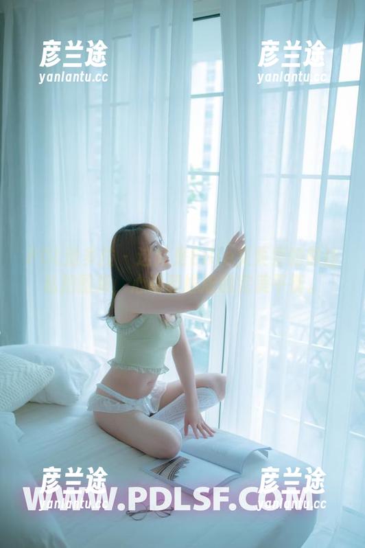 PDL潘多拉-Ellie艾栗栗 PDL潘多拉 - 这就是Ellie艾栗栗的黑丝私拍图集,心动和尴尬的完美平衡。