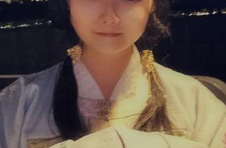 看Sayako＿今年4岁的睡衣写真，心情就像是春天的小野花！