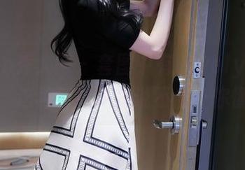 Xiuren秀人网 – 套图中有Lovely璐璐的女仆，这种感觉真是说不出…你懂的。