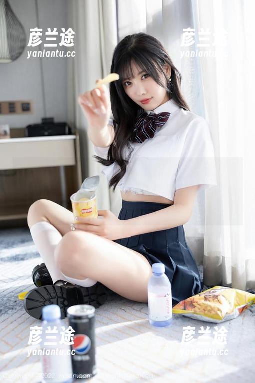 Xiuren秀人网-小果冻儿 Xiuren秀人网 - 小果冻儿的“柔韧如麻”图包——你可曾见过如此奇葩的瑜伽姿势?
