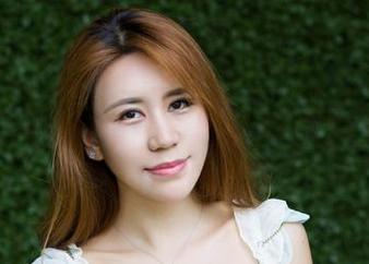 YouWu尤物馆 – 小探戈的婚纱套图：像是约了一场优雅的午后茶会
