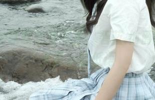 eloise软软随性而拍，碧蓝.伯爵的写真光影下的低语
