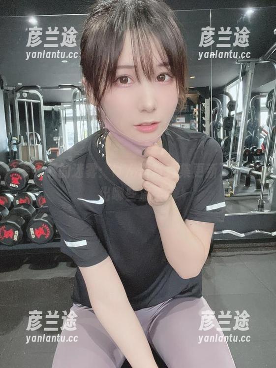 毛衣下的迷雾：けん研写真集更新了，透出哪些温柔？