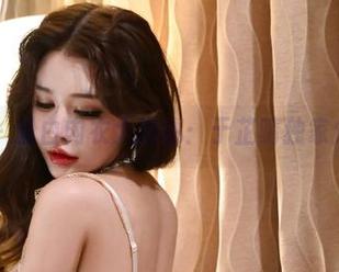 微密圈 – 粉白内衣大揭秘：于芷晴独家分享合集