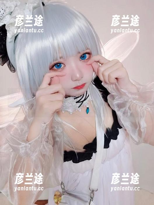 校服写真中的伊喵君_Nya，真美到让人怀疑人生！
