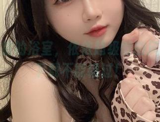 光影交错的浴室，依依超级懒的风格图库下载不能错过！