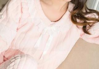 克拉女神 – 最新原图！吕佳连体衣照，感觉穿得比我上班还随意…