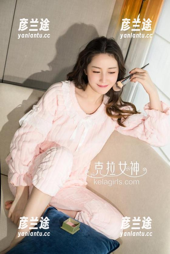 克拉女神 - 最新原图！吕佳连体衣照，感觉穿得比我上班还随意...