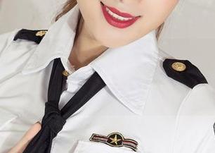 克拉女神 – 孟君的吊带写真集：一缕清风穿过，仿佛触碰到肌肤