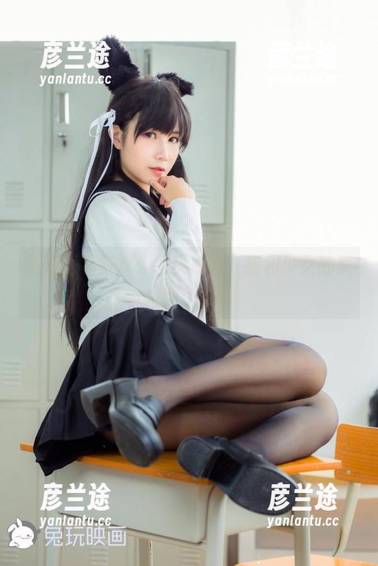 高清写真狂欢：兔玩映画，猫和少女的梦幻调皮组合
