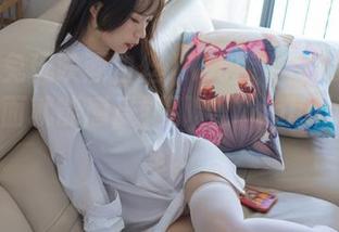 最新！兔玩映画白丝JK死库水合集——光是看封面就能感受到那种“ahhhh”的感觉。