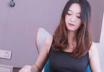 初夏女神 – 双双的皮衣，别只看图包，要感受她的气场！