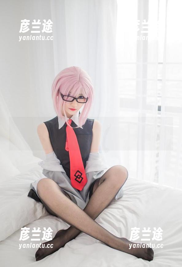 南桃Momoko 南桃Momoko连衣裙写真合集:当风拂过裙裾的温柔故事