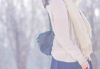 私房氛围中的周叽是可爱兔兔：浴室美图闪烁微光。
