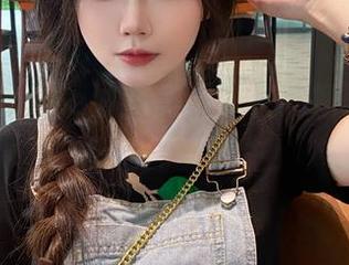 大肉丸Amiee油亮美图：在线畅游，无法抗拒的闪亮人生！