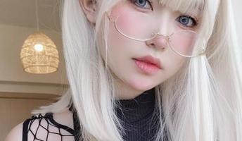 女主K的美足：原图中的每一寸都是一种无声的诱惑！
