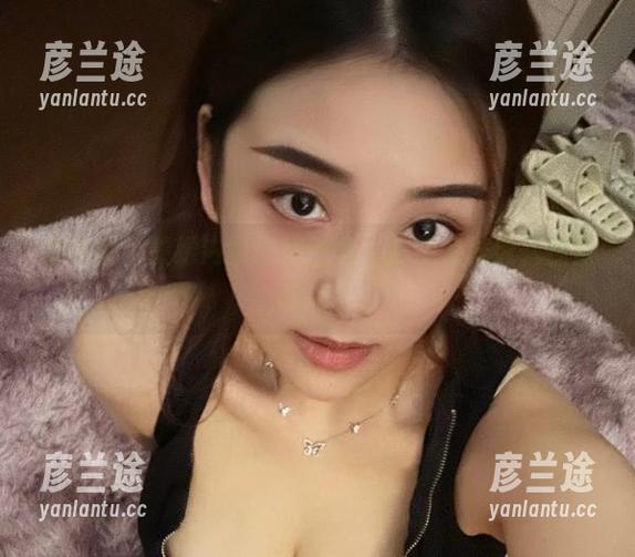 奶雯 微密圈 - 墨绿内裤私房图集,奶雯怎样玩转视觉诱惑?