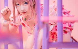 妖少you1的浴室魅惑旅程：最新图册，光影交织中的小野心！