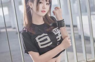 白色丝质连衣裙写真全集：宅夏yoko在云端的梦幻之旅！