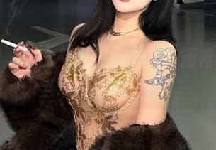 微密圈 – 跟上节奏！小优优子短裙更新，当心被她迷住哦！