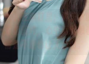 尤蜜荟 – “人在浴缸里：黄乐然的写真游戏”——看着图片，心中默默想着她的表情是不是也让人心动。