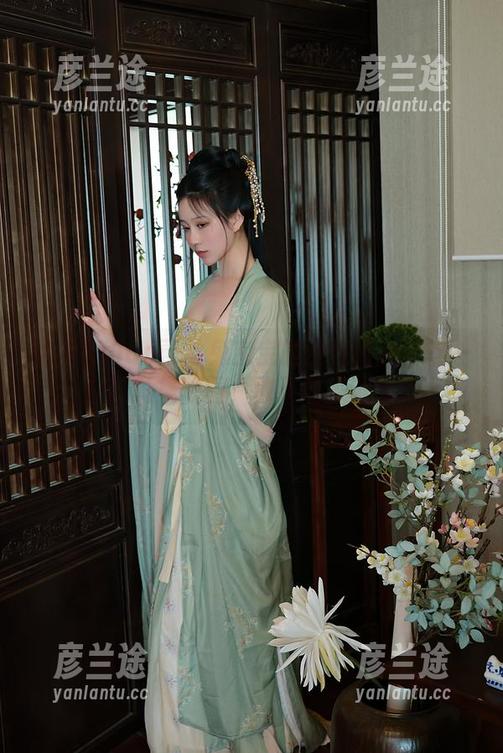 年年Nnian蕾丝兔宝宝的野性呼唤：这一份写真集原图，敢不敢来试试？