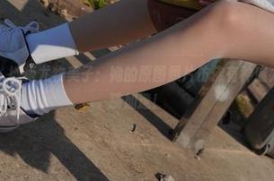 异思趣向 – 地板尤物美子：她的原图照片仿佛有种魔力，让人心跳加速！