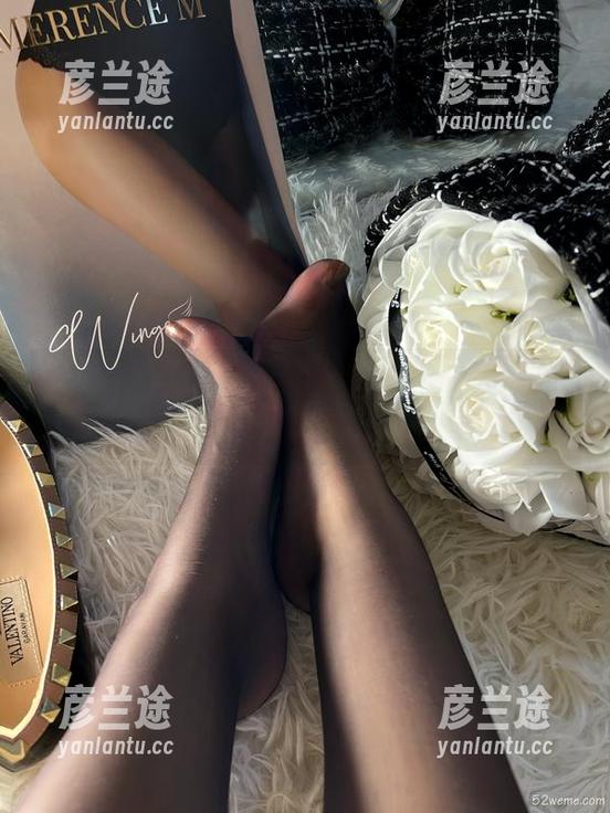 张思允 微密圈 - 张思允的白吊带袜,高清套图让人忍不住想多看几眼