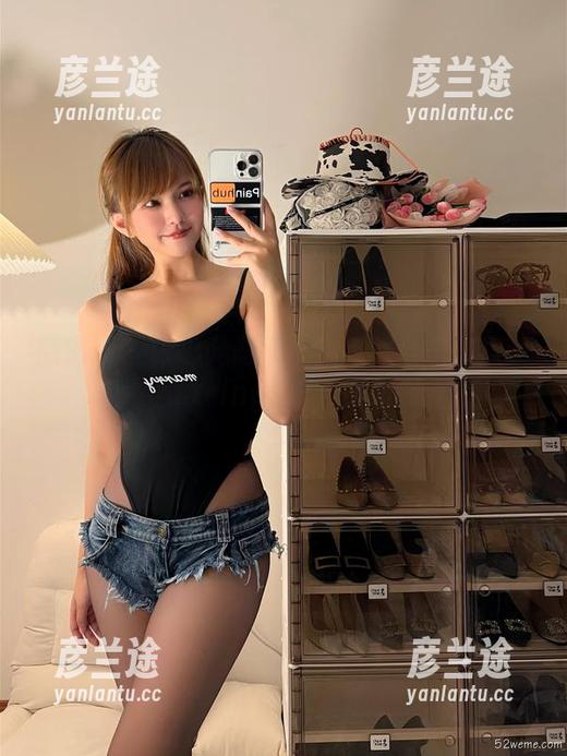 张思允 微密圈 - 张思允高清黑丝制服合集:撩动心strings的完美瞬间