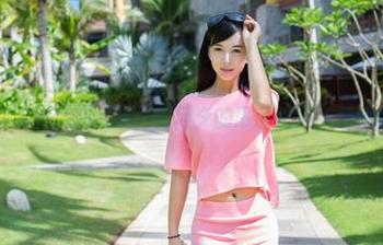 推女郎 – 翻转季节：何何夕的吊带图集，最真的你