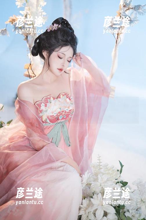 星澜想来杯珍珠奶茶2b比基尼：每张图都像是在撩拨我的心！