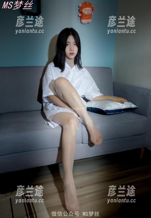 梦丝女神-灵唯 梦丝女神 - 灵唯超高质感的校服纯白写真,让你感受清新与纯粹