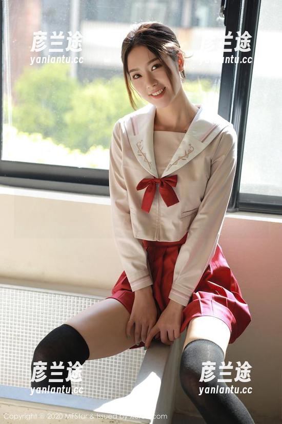 模范学院-李雅柔182CM 模范学院 - 李雅柔182CM的牛仔裤在线图集:一场关于布料与风格的浪漫对话