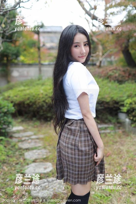 模范学院 - 当苏西-susie遇上白丝，套图分享瞬间点燃了我的视觉！
