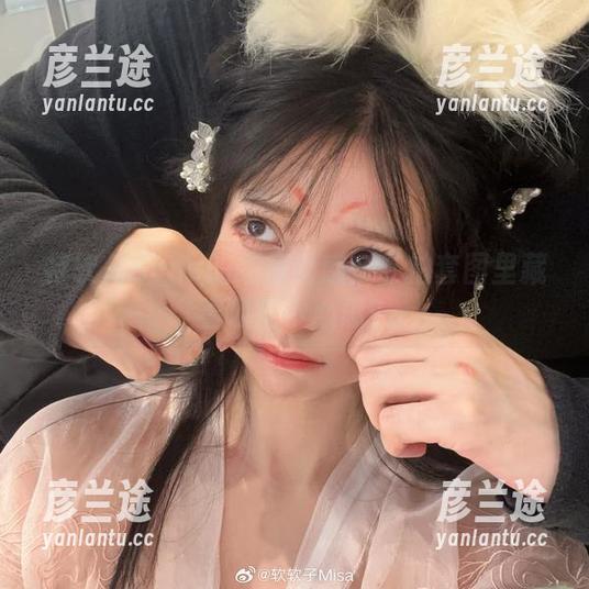 特软儿Sona 特软儿Sona的睡裙诱惑:私拍套图里藏着哪些小心思?