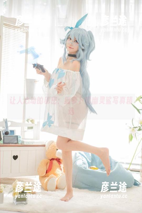 让人心动的秘密：狐萝卜呦幽灵鲨写真精选