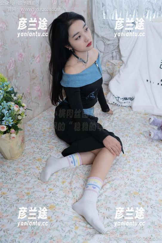 甜予摄影-小桃 甜予摄影 - 小桃肉丝图集:脚尖加固款,时尚界的“稳稳的幸福”!