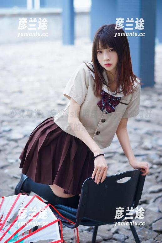 少女与海：疯猫ss的网盘写真，隐秘与狂野的结合