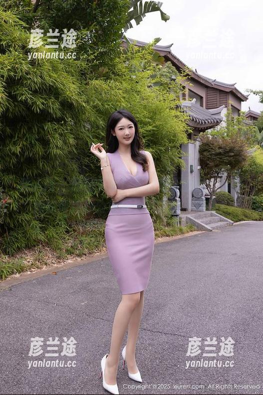 秀人网-吴雪瑶 秀人网 - 原图来袭!吴雪瑶职业装,看看她如何在办公室成为‘人间精华’!