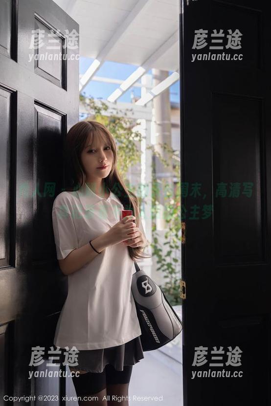 秀人网 - 心妍小公主的天台周末，高清写真记录着不为人知的公主梦