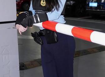 秀人网 – 打开清妙的JK图包：写真里捕捉的光与影的舞蹈