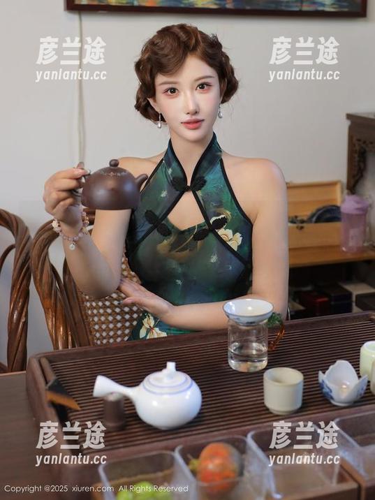 秀人网-爱酱里 秀人网 - 爱酱里兔女郎——免费写真展示,合着这柔和的光芒,真的有种想靠近的冲动。