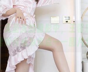 秀人网 – 无圣光的暗影中，王馨瑶yanni的红裙如何成为焦点——图片分享！