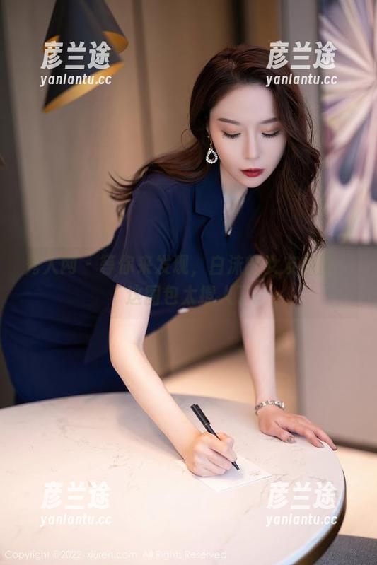 秀人网-白沫 秀人网 - 等你来发现,白沫的女友原图,这图包太撩人了