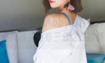 秀人网 – 在白茹雪Abby的白衬衫里分享不止是风格，还有三分之二的俏皮！